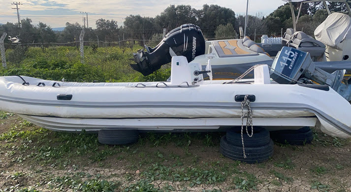 Çeşme Açıklarında Sahipsiz Lastik Bot Bulundu