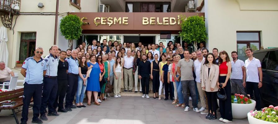 BAŞKAN DENİZLİ, BELEDİYE ÇALIŞANLARI İLE BAYRAMLAŞTI