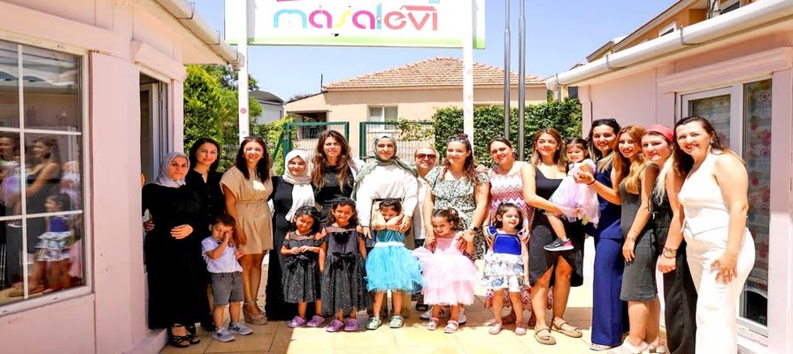 Başkan Denizli'den çocuklara karne, annelere sertifika