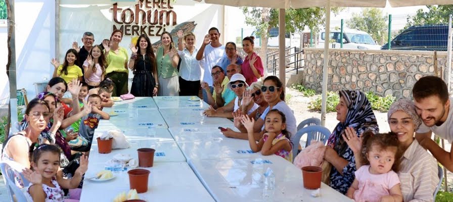 BAŞKAN DENİZLİ, YEREL TOHUM MERKEZİ’NDE ÖZEL GEREKSİNİMLİ ÇOCUK VE GENÇLER İLE TOHUM EKTİ