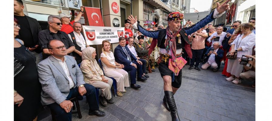Başkan Tugay 74 yıldır yapılan Efe-Zeybek buluşmasına katıldı