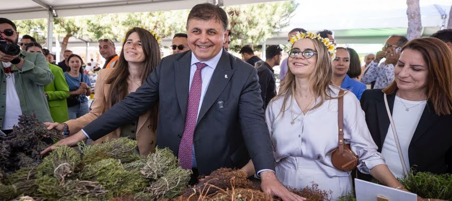 Başkan Tugay, Alaçatı Ot Festivali’nin açılışını yaptı