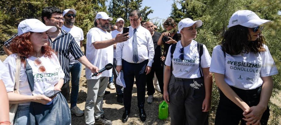Başkan Tugay’, "Yangından zarar gören alanlarımızı Yeşil İzmir Gönüllülerimizle geri kazanacağız??