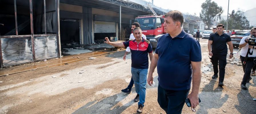 Başkan Tugay yangının etkilediği bölgelerde incelemelerde bulundu