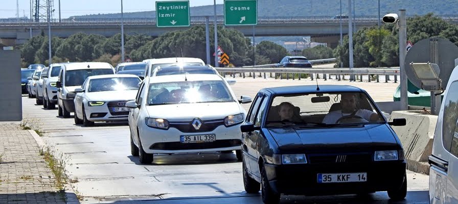 Bayram tatilinde Çeşme'ye gelen araç sayısı belli oldu
