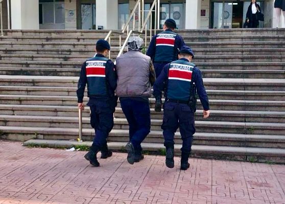 Çeşme'de Jandarmadan Uyuşturucu Operasyonu: Suçüstü Yakalandı