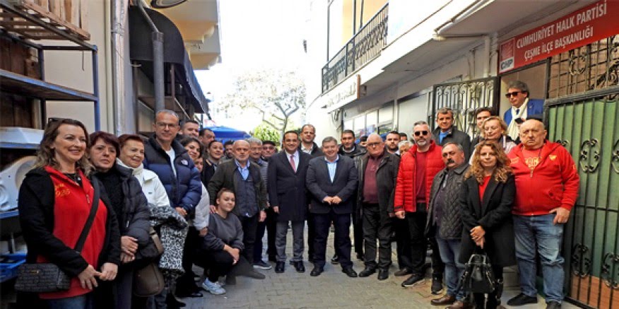 Büyükşehir Aday Adayı Olgun Atila Çeşme'yi ziyaret etti