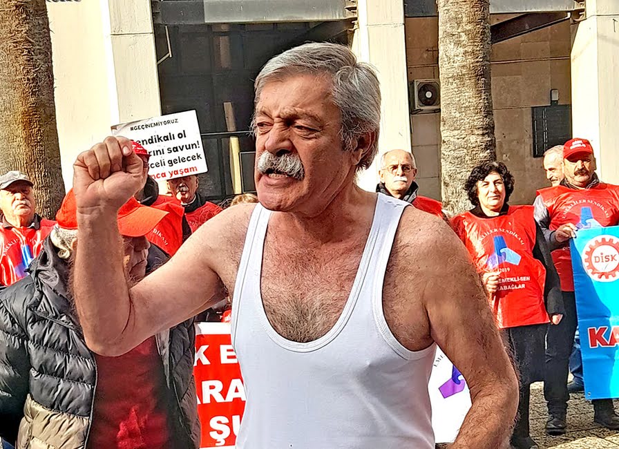 DİSK Emekli-Sen’den İzmir'de Atletli Protesto: "Emeklinin Hali Bu!"