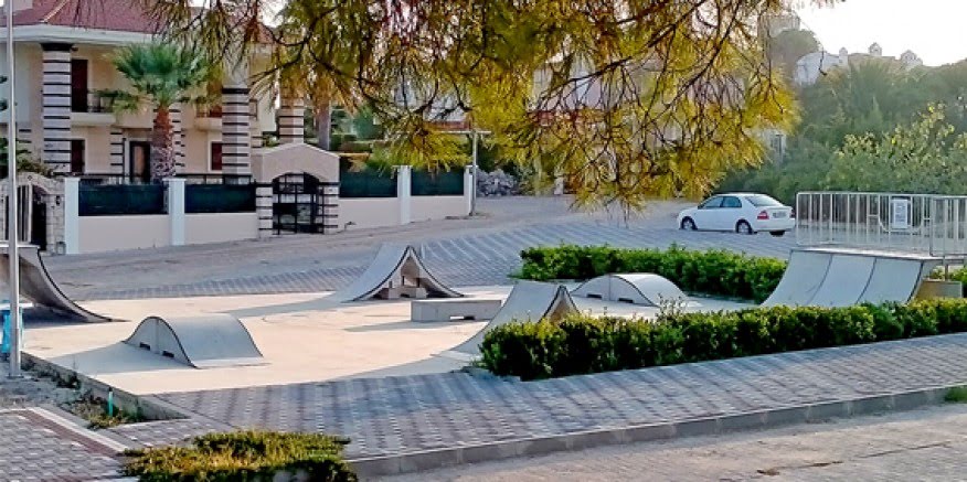 Çeşme Belediyesi'nden gençlere Kaykay Park