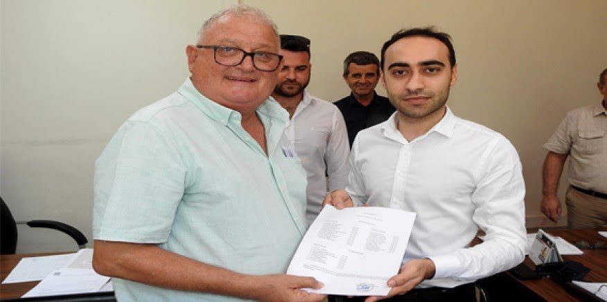 Çeşme CHP'de yeni yönetim mazbatalarını aldı