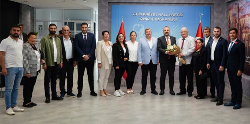 Çeşme CHP'den İl Başkanı Aslanoğlu'na tebrik ziyareti