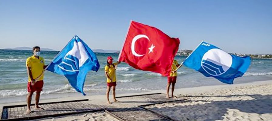 Çeşme'de 13 plaj ve 3 marinaya Mavi Bayrak