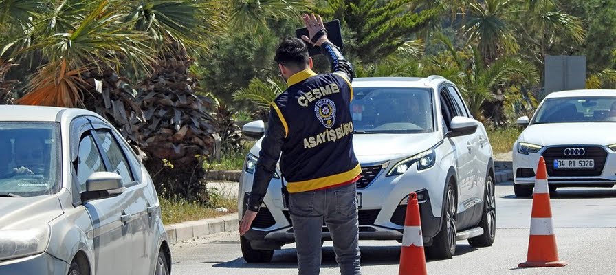 Çeşme'de, arama kaydı olan 43 kişi yakalandı