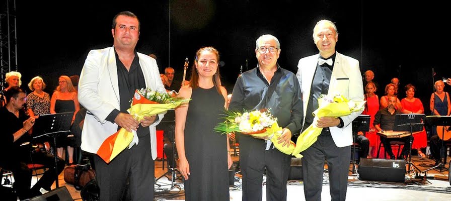 Çeşme'de, "Eskimeyen Şarkılar" ile unutulmaz bir gece