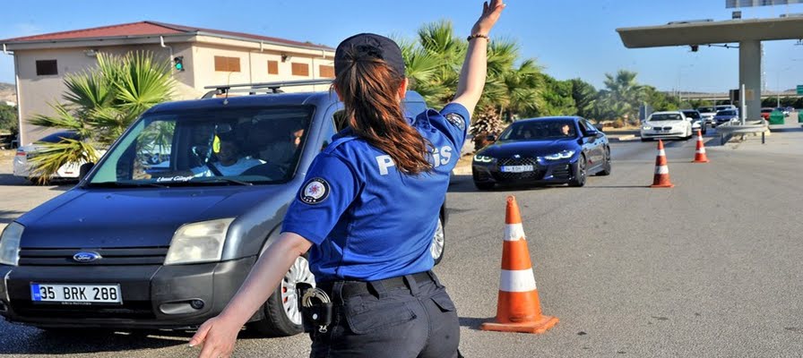 Çeşme'de huzurun korunması için ekipler görevde