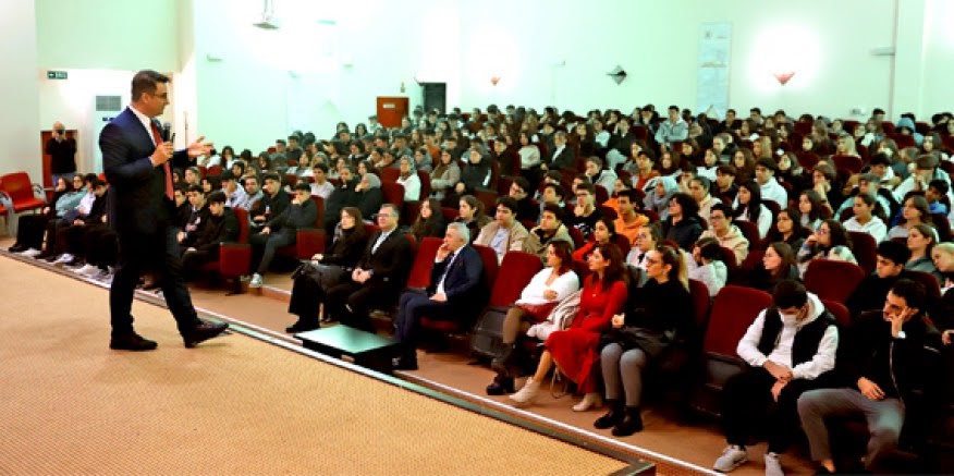 Çeşme'de, İYTE Rektörü'nden "Bilimin Gücü" konferansı