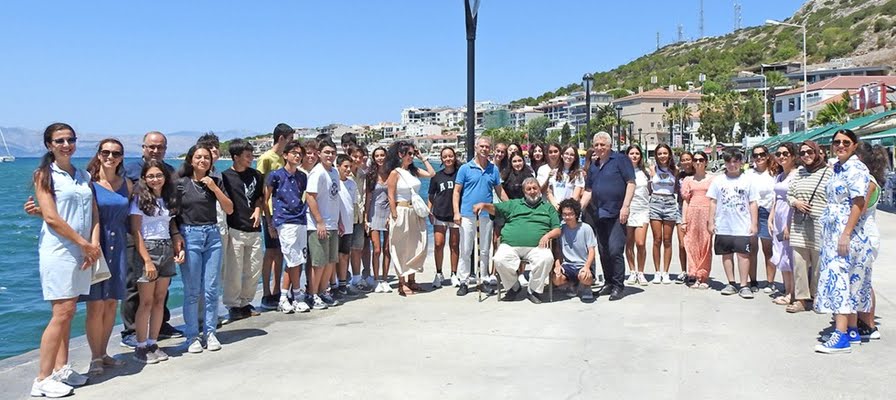LGS'de başarılı olan Çeşmeli 38 öğrenci kahvaltıda ağırlandı