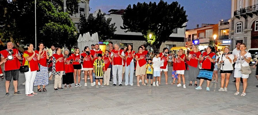 Çeşme'de, tencere tavalı "Geçinemiyoruz" eylemi