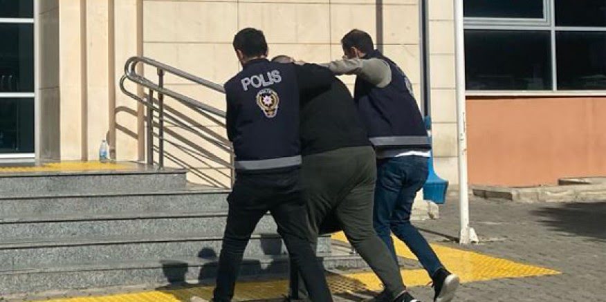 Çeşme'de yakalanan 1 göçmen kaçakçısı organizatörü tutuklandı