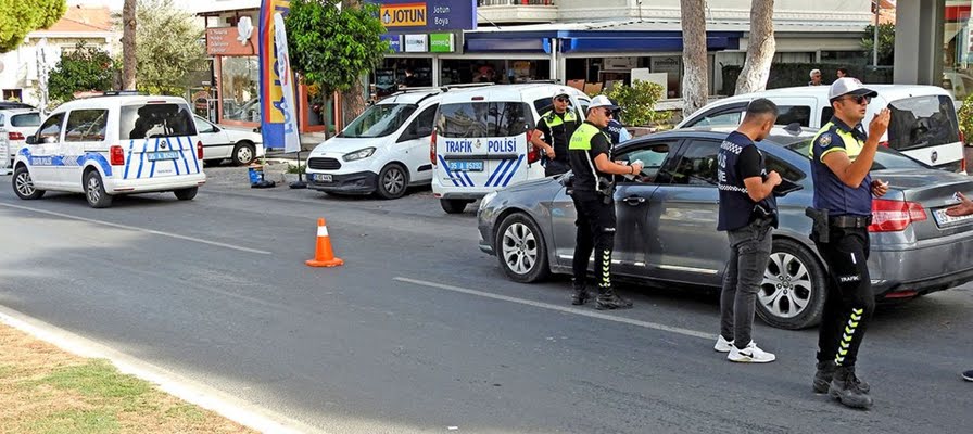 Çeşme'de, Yaya Geçiş Üstünlüğü denetiminde 58 bin 315 lira ceza