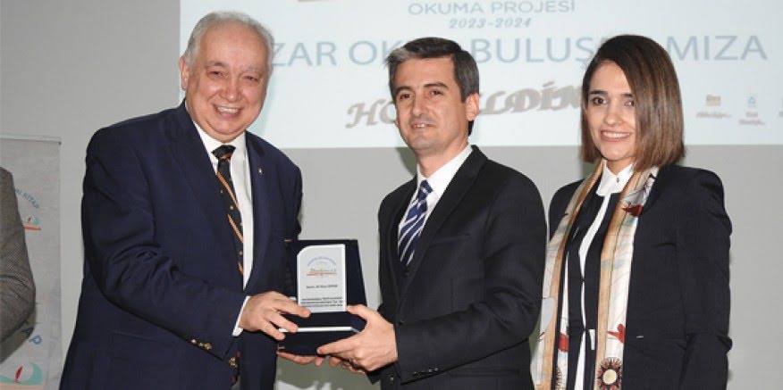 Çeşme’deki "Hayatın Anlamı Kitap" projesinde yazar-okur buluşmaları devam ediyor