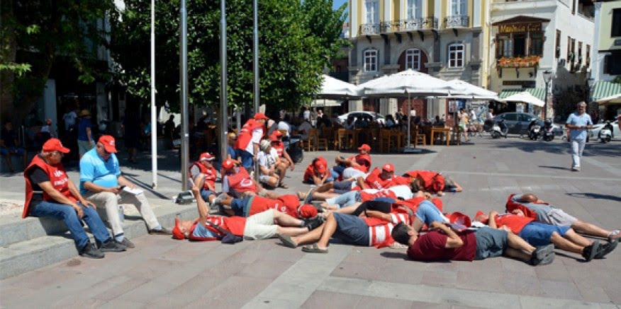 Çeşme Emekli-Sen'den "Ölüyoruz" eylemi