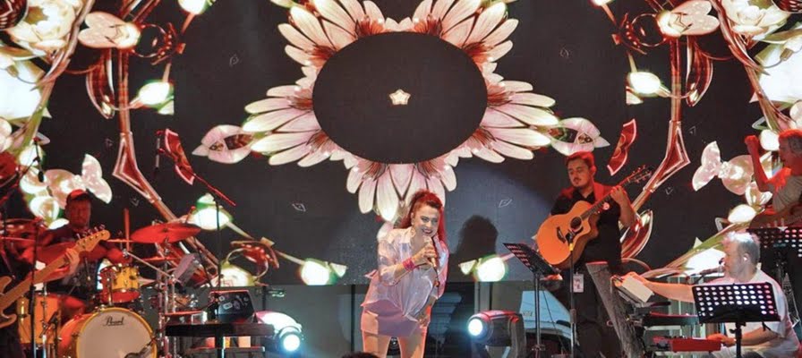 Çeşme Festivali’nin ikinci gününde Ceylan Ertem Rüzgârı