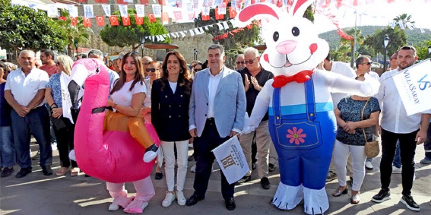 Çeşme Festivali renkli görüntülerle başladı