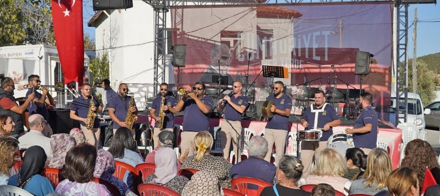 Çeşme Germiyan’da Cumhuriyet coşkusu