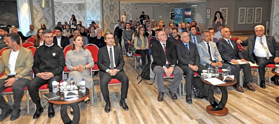 "Çeşme Yarımadası Deniz Çevresi Sorunları ve Çözümleri Çalıştayı" gerçekleştirildi