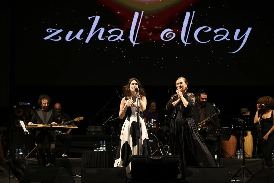 Çeşme Festivali’nde ilk gün coşkusu