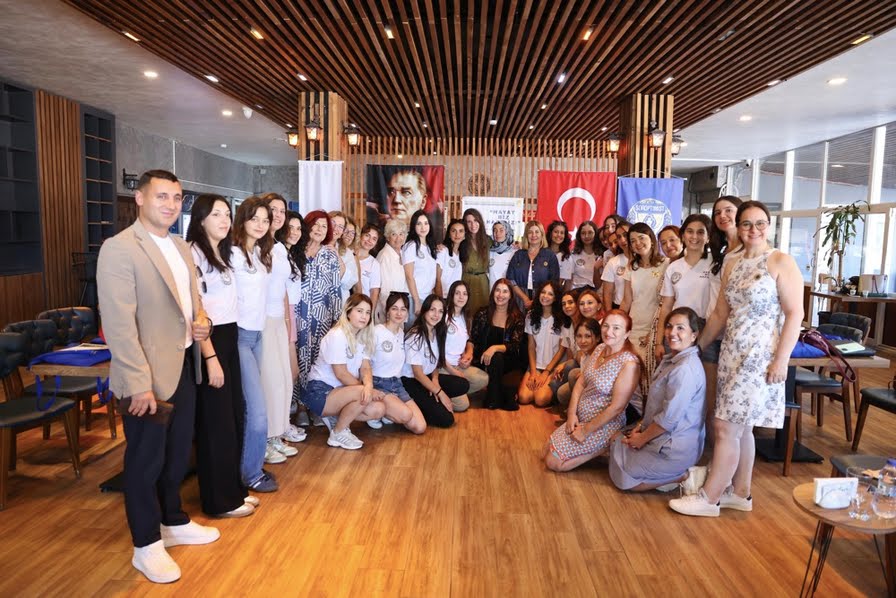 Çeşme Belediye Başkanı Lâl Denizli, TSKF Gençlik ve Liderlik Kampı ’25  açılışında genç kadınlara seslendi