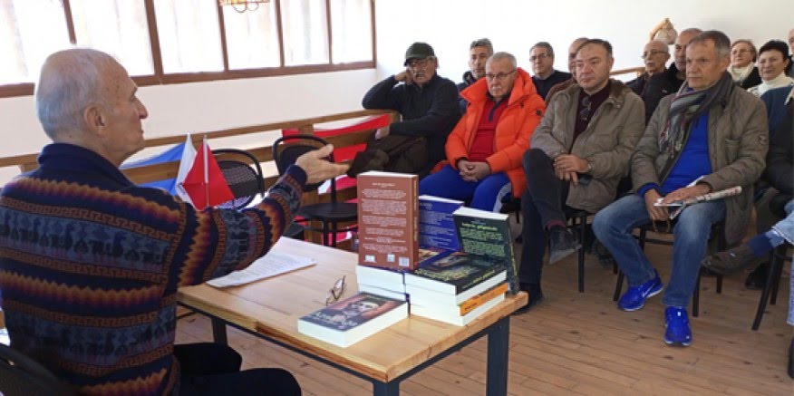 Çeşmeli yazar Mehmet Culum, kitapseverlerle buluştu