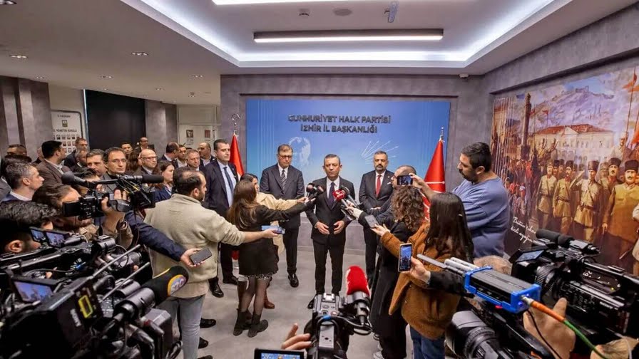 CHP lideri Özel: İzmir, iktidarın baskılarına rağmen seçtiğinin arkasında duruyor