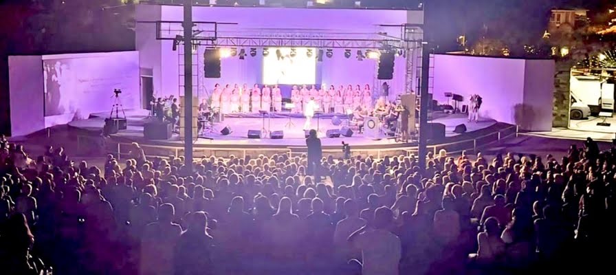 “Cumhuriyetin Kadınları Söylüyor" Etkinliği Alaçatı Amfi Tiyatro’da Gerçekleşti