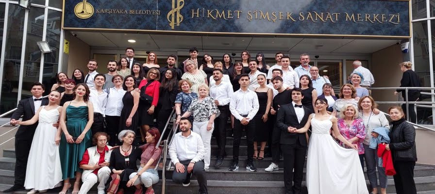 ÇYDD İzmir Şubesi, Türkan Saylan'ı Öğrencilerinin Şiir ve Müzik Dinletisiyle Andı