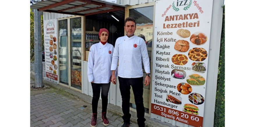 Depremzede aile, Çeşme'de, poğaça-börek satarak hayata tutunuyor