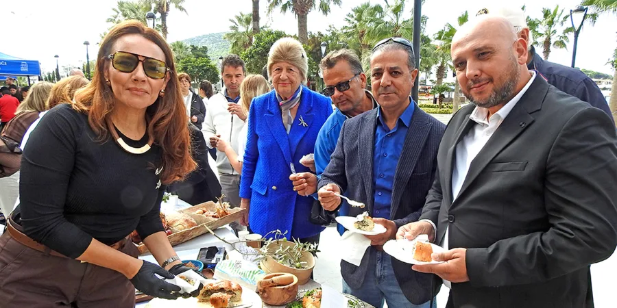 Fahrettin Kerem Çevik, Çeşme’de Kültür Yolu Festivali etkinliklerini inceledi