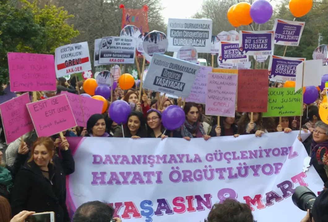 TÜİK'in verileri acı tabloyu ortaya koydu... Kadınlar eşitsizlik ve şiddet sarmalında!