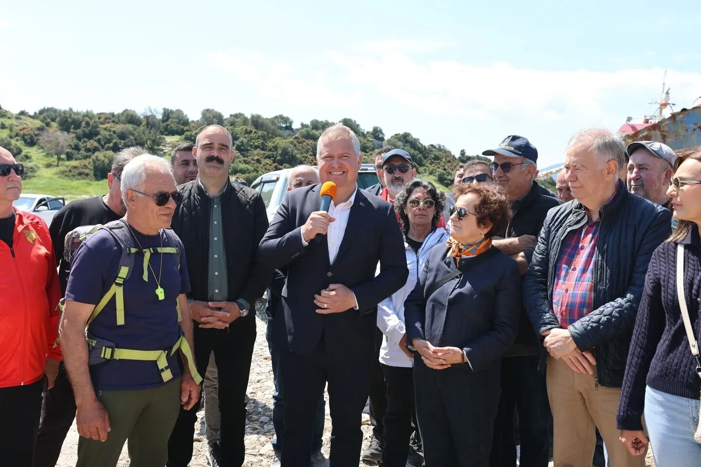 Urla halkının hurda gemi zaferi: Hurda gemi Demircili’den kaldırılıyor
