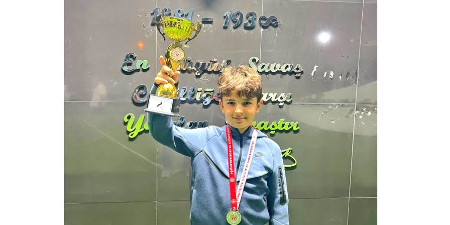 Çeşme Belediyesporlu Emir Tütüncüoğlu’ndan İzmir İkinciliği Başarısı