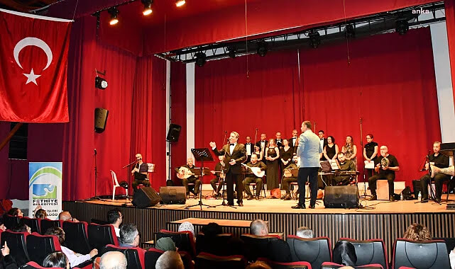 Çeşme Belediyesi Türk Halk Müziği Korosu Fethiye'de sahneye çıktı 