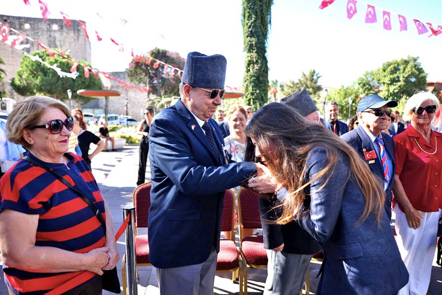 Çeşme Belediyesi’nden Gaziler Günü’nde Anlamlı Hediye