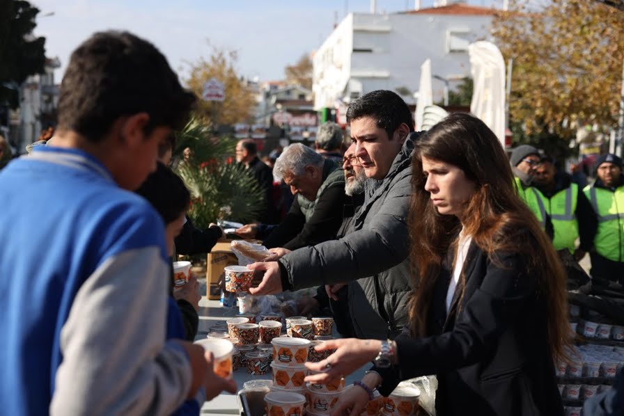 Çeşme’de Gülşah Durbay için hayır yemeği dağıtıldı