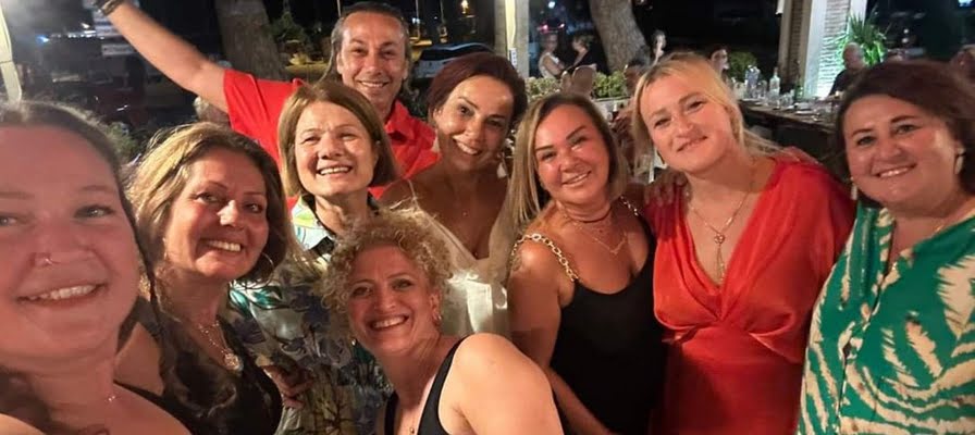 İki yaka insanları Foça'da Ege Yunan Dansları gecesinde buluştu