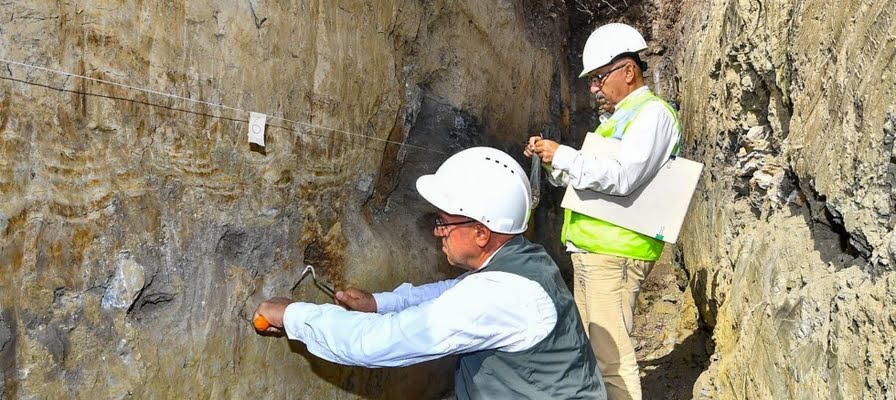 İzmir Büyükşehir Belediyesi’nin 90 deprem hendeğinden aldığı 140 örnek inceleniyor