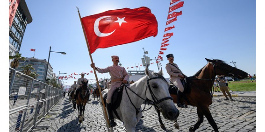 İzmir’de 101. kurtuluş yıldönümü coşkusu