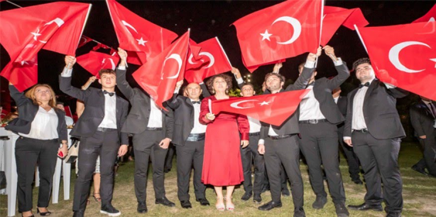 İzmir’de kurtuluş kutlamaları resepsiyonla başladı
