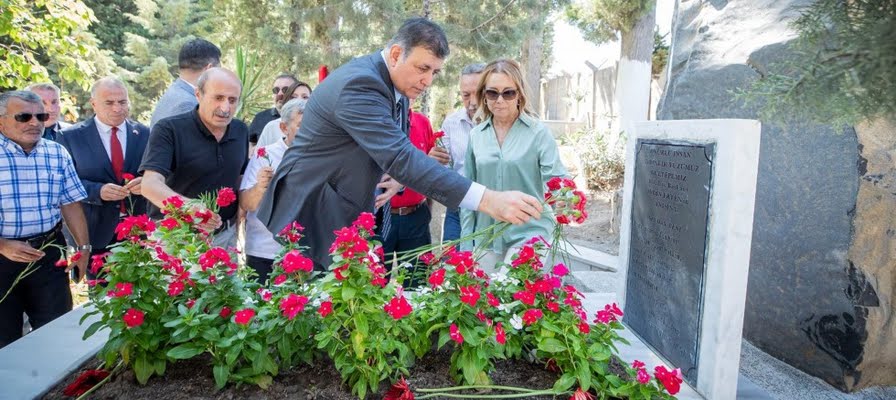 İzmir’in efsane başkanı Aydın Erten mezarı başında anıldı