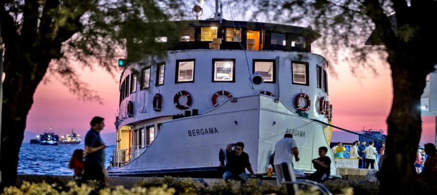 İzmir’in eşsiz gün batımında Körfez turları başladı